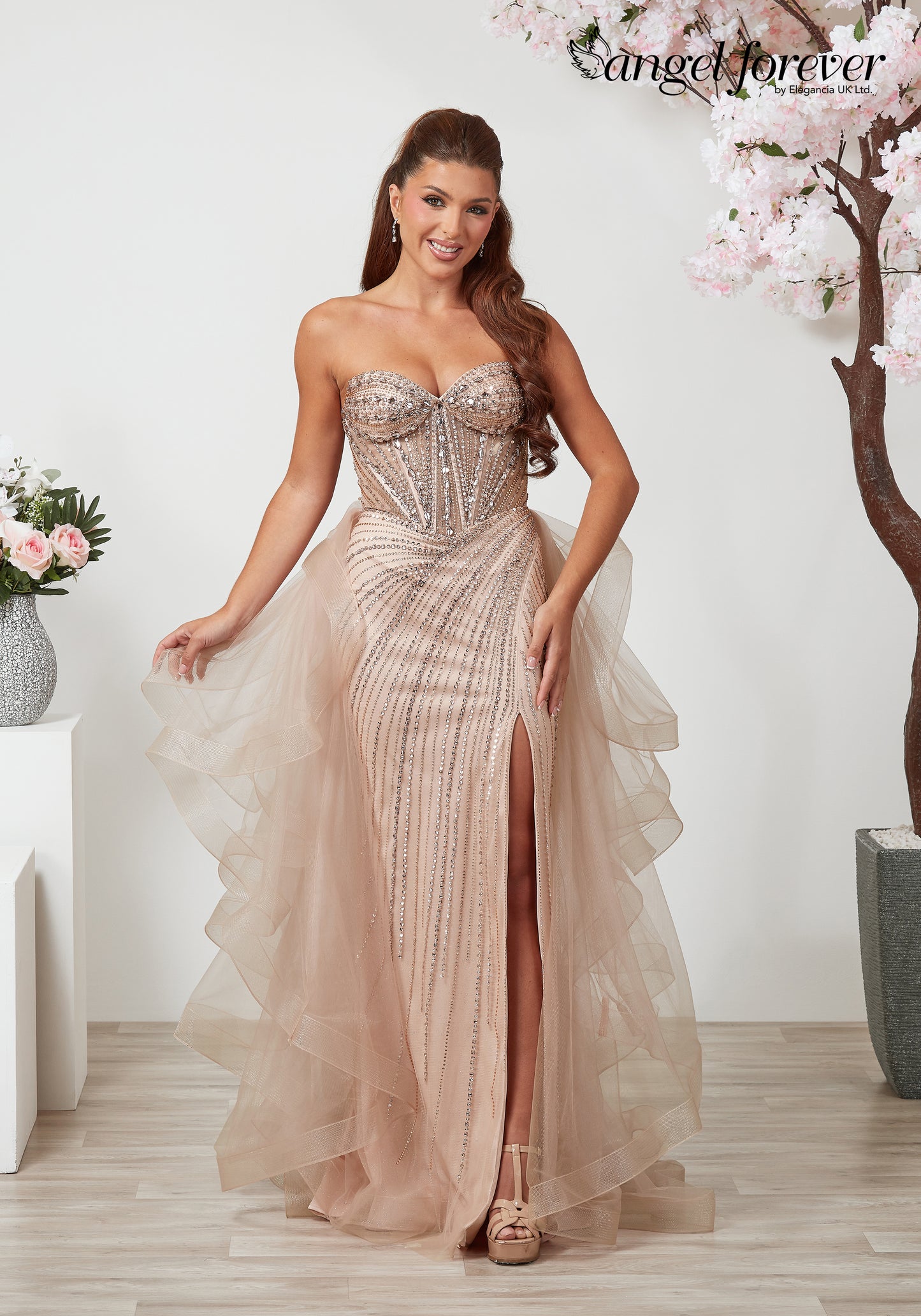 Girl wearing Angel Forever AF6492 rose