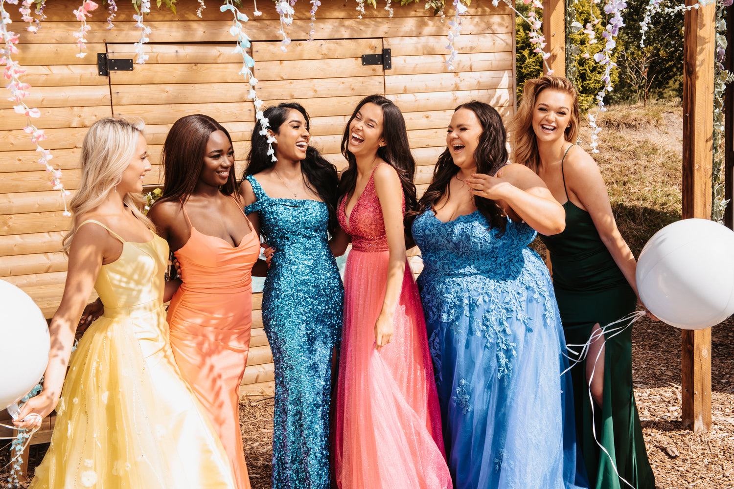 Girls In Amazing Prom Dresses